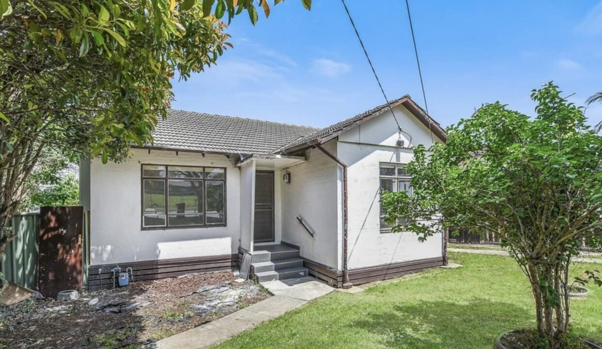 33 ash street Doveton 3177